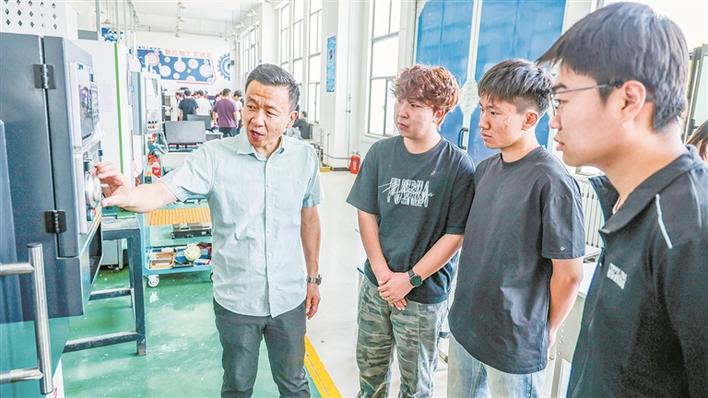 从“找工作”到“干事业”——兵团探索职业教育人才培育新路径