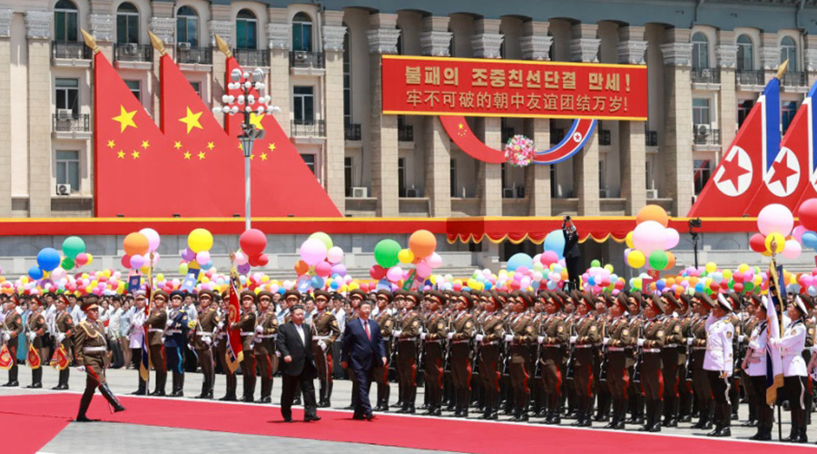 习近平出席金正恩举行的欢迎仪式