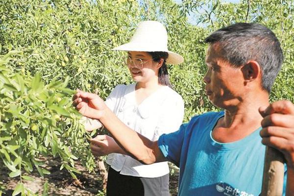 青春守热土 芳华润戈壁