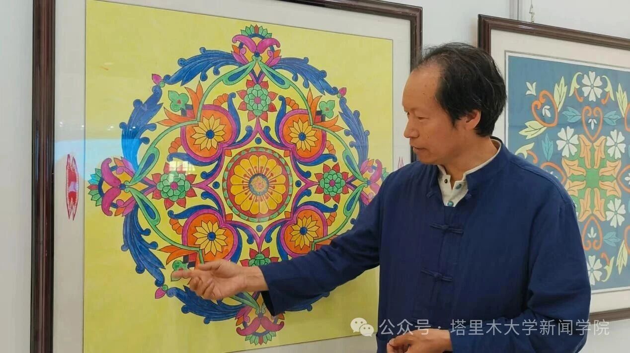 贾贺然介绍非遗作品   宋享乐 摄.jpg