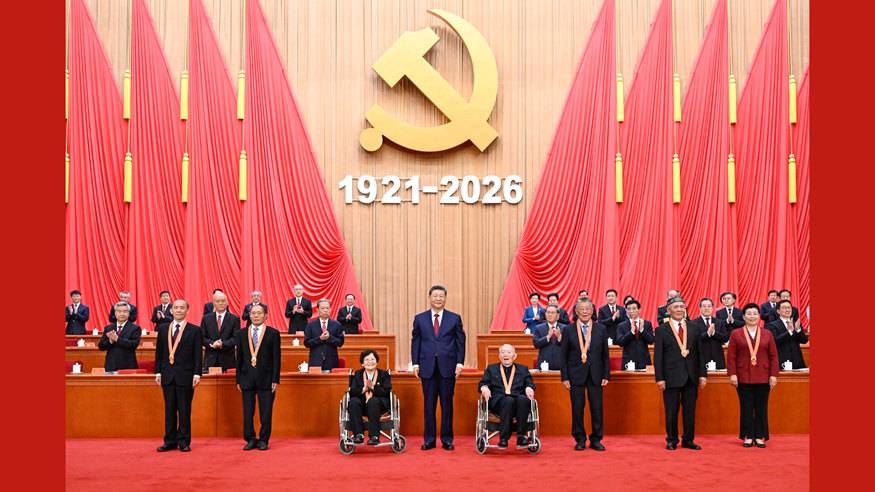 近镜头丨最高礼遇致敬功勋党员