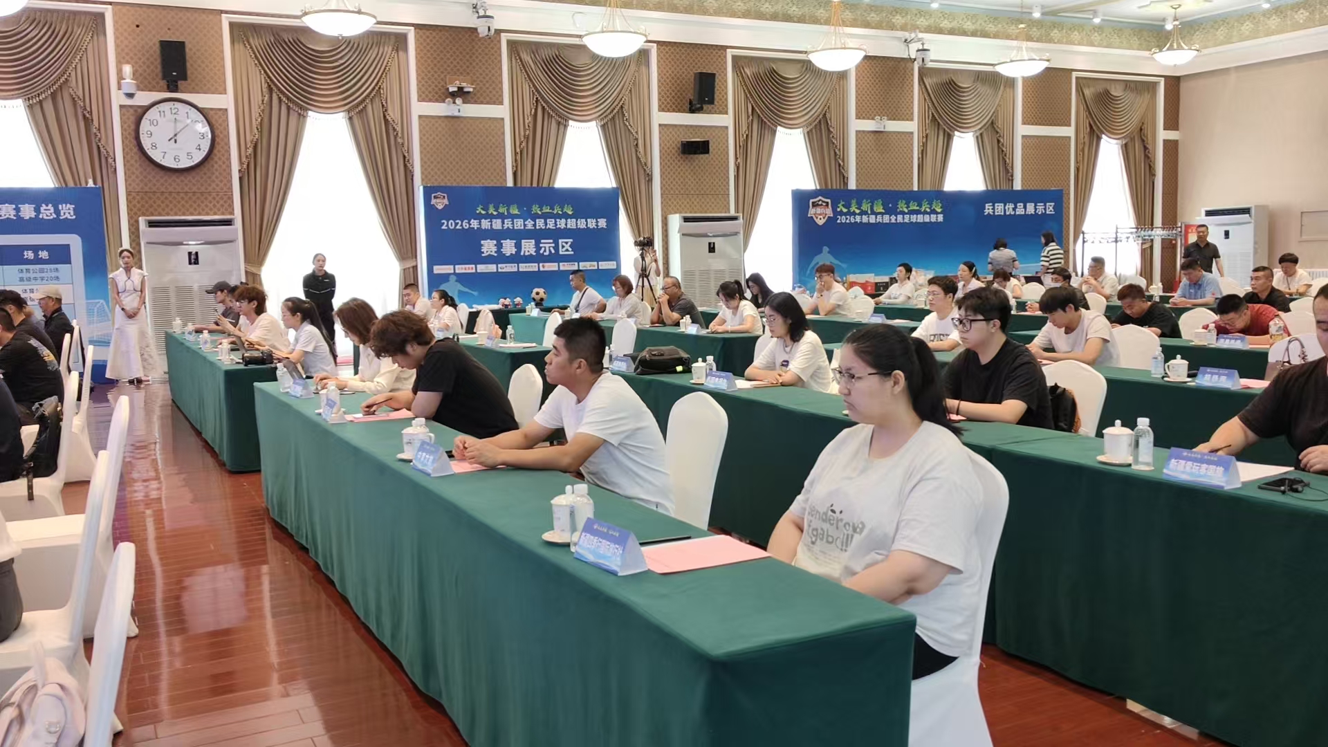 新闻发布会现场。梁艳摄 (2).jpg