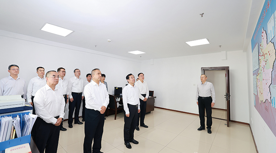 陈小江艾尔肯·吐尼亚孜在自治区民委调研座谈