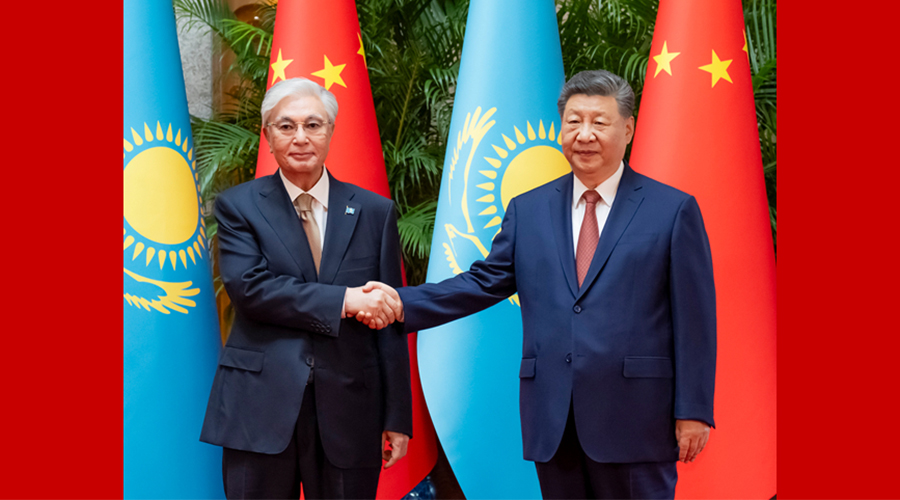 习近平会见哈萨克斯坦总统托卡耶夫