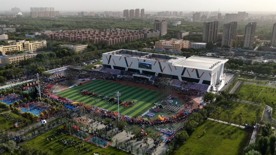 7月18日,2026 年新疆兵团全民足球超级联赛开幕式在五家渠市体育运动公园盛大启幕。.png