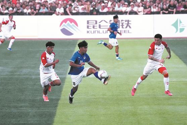 绿茵竞技 烟火升腾——2026“新疆兵超”开赛