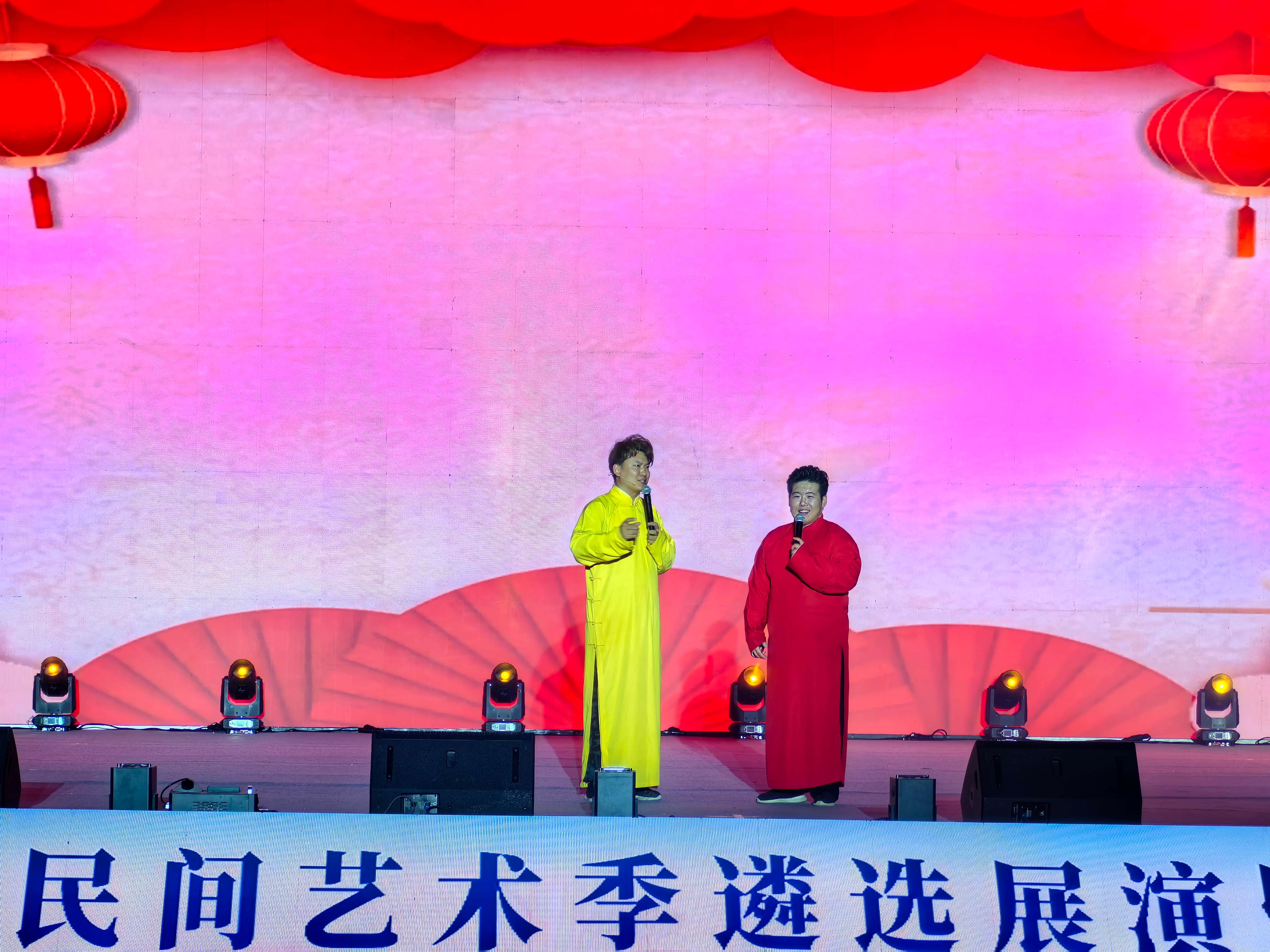 相声表演《魅力三坪》。胡杨网记者 李雨浪 摄.jpg
