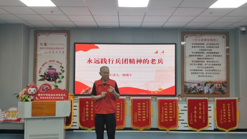 梅现宇在宣讲中。梁艳摄.jpg
