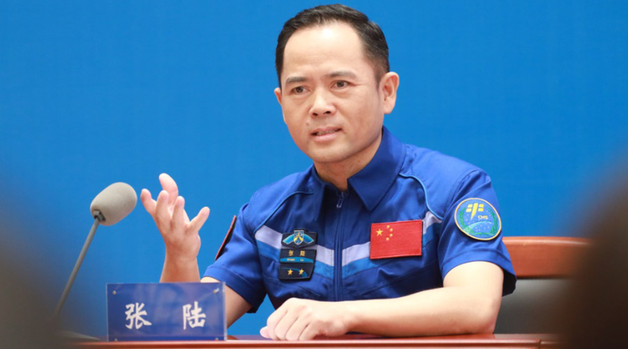 中国航天员科研训练中心举行神二十一乘组与记者见面会