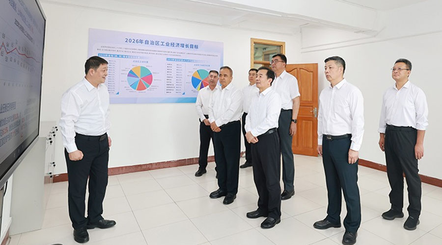 陈小江艾尔肯·吐尼亚孜在自治区工信厅调研座谈