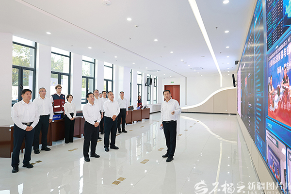 陈小江艾尔肯·吐尼亚孜在自治区卫健委调研座谈