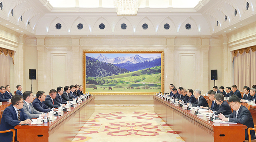 陈小江艾尔肯·吐尼亚孜会见吉尔吉斯斯坦副总理阿昆别科夫