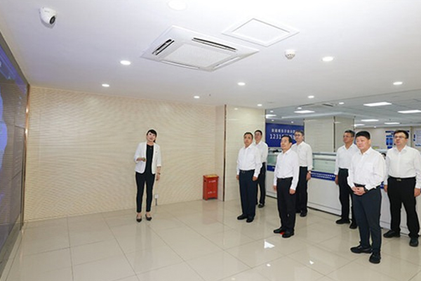 陈小江艾尔肯·吐尼亚孜在自治区市场监管局调研座谈