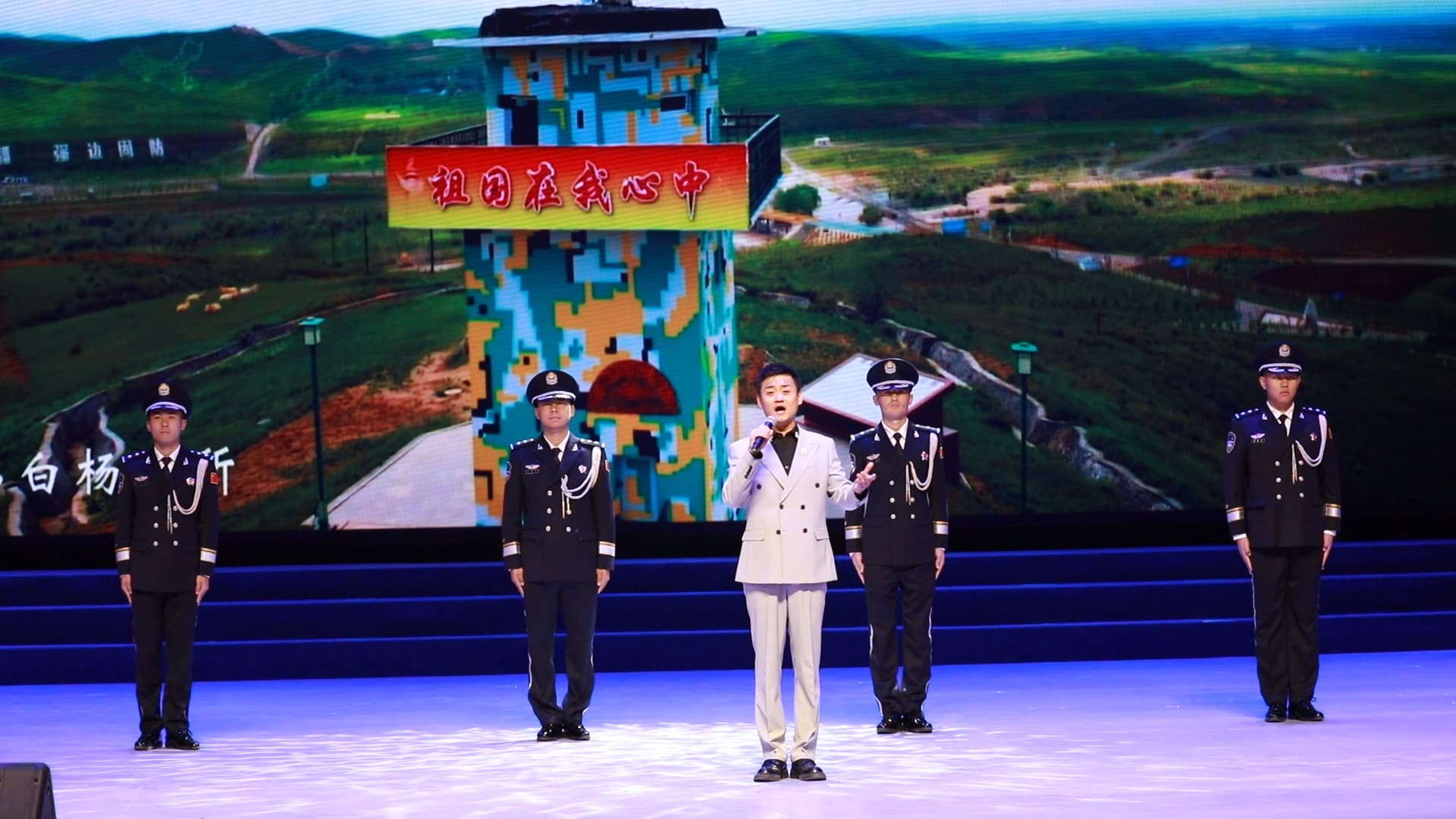 九师白杨市文化中心宣讲汇演现场，文艺节目精彩上演.jpg