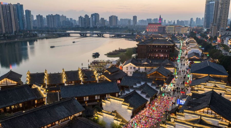中国推动扩大消费一线新观察