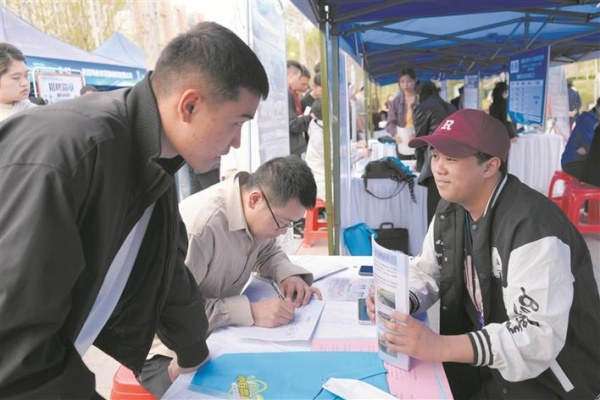 兵地携手，将“就业友好”融入发展过程