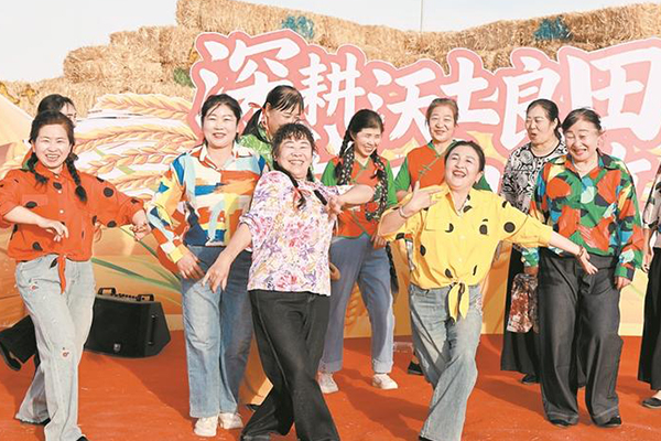 兵团不断加强农村精神文明建设——乡风和煦 生活添彩