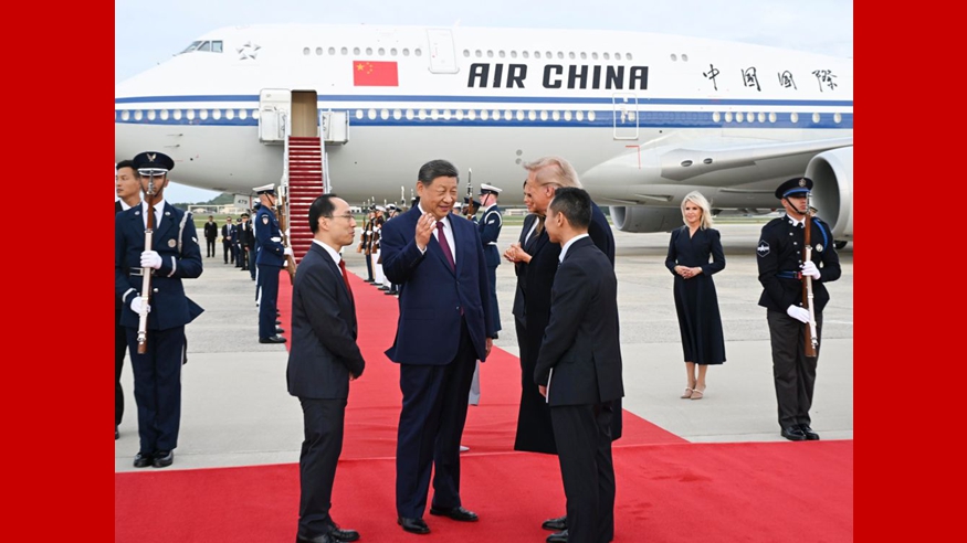 特写丨美国总统首次赴机场迎接中国国家主席
