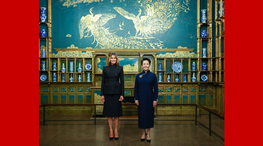 彭丽媛同美国总统特朗普夫人梅拉尼娅参观国立亚洲艺术博物馆