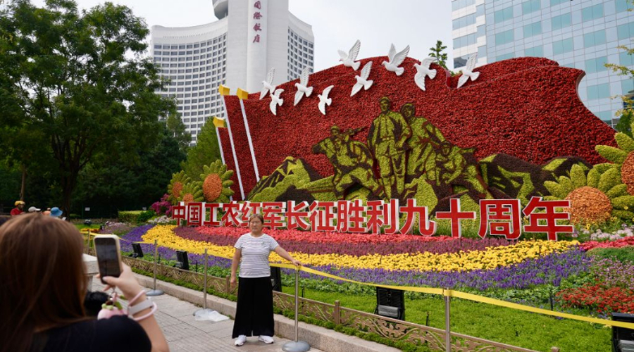 国庆花坛里，折叠着“中国的时间”