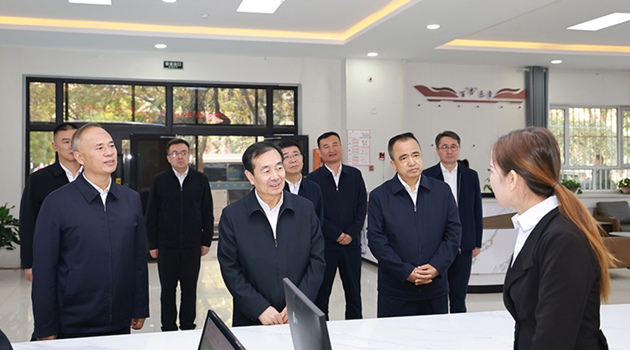 陈小江艾尔肯·吐尼亚孜深入库车市慰问调研