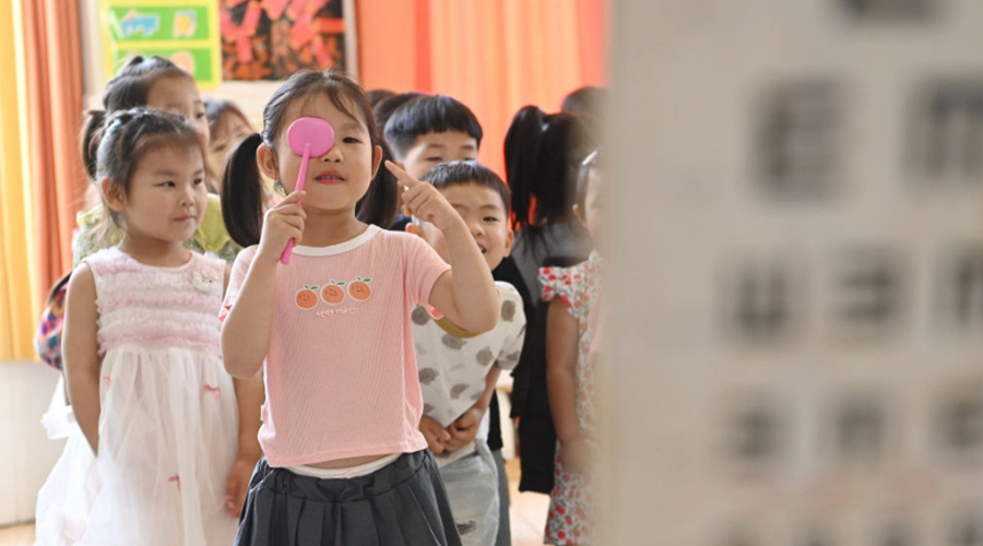 坚持人民至上、生命至上——习近平总书记引领健康中国建设