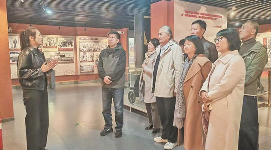 文学名家走进四师可克达拉市主题采风创作活动走笔：以文学之笔，写边城新篇