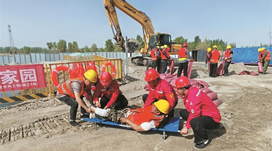 十一师推动免费体检到身边、应急科普到一线、食品监管到工地