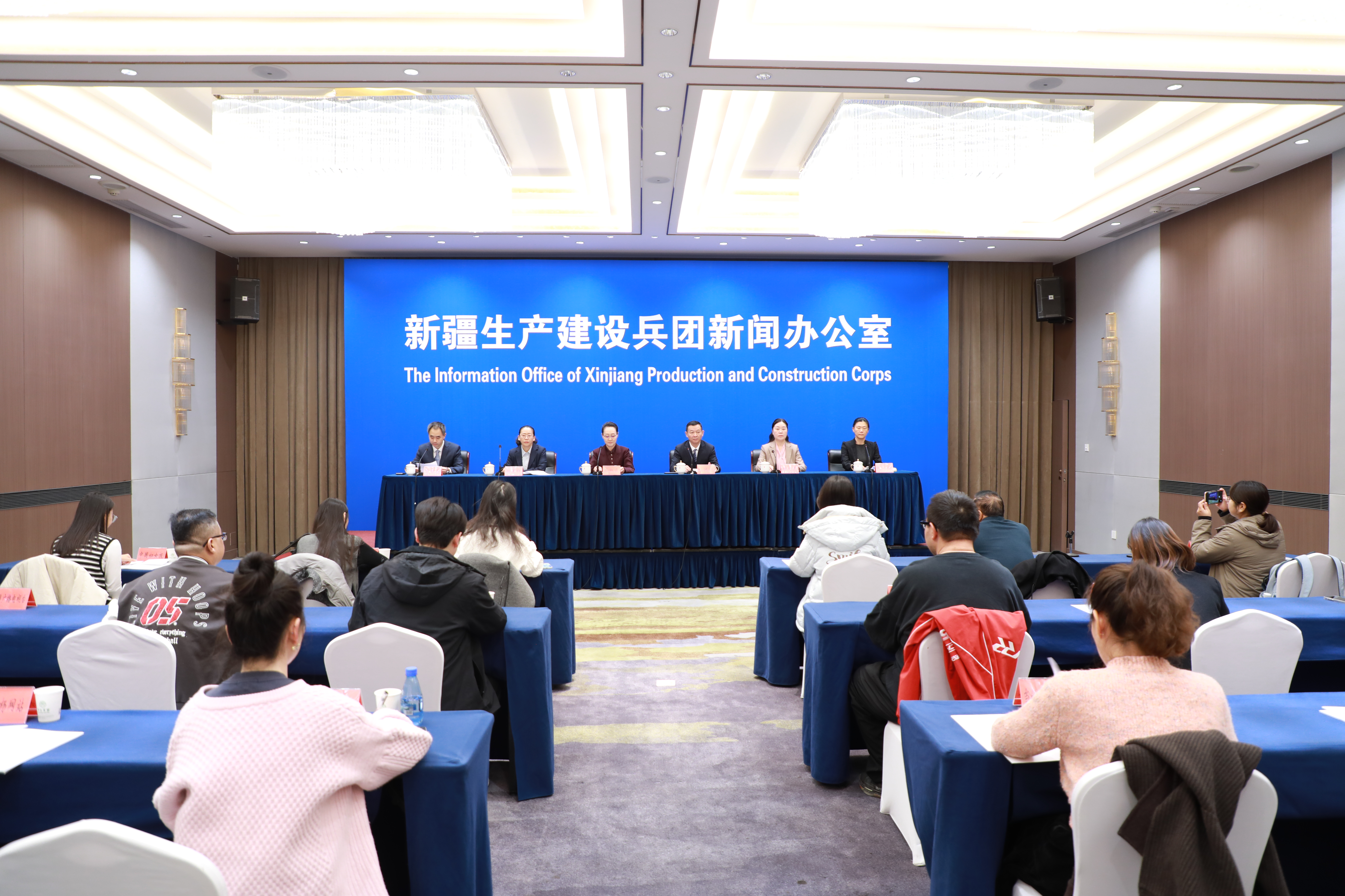 10月29日，兵团新闻办召开“十四五”期间兵团妇女儿童事业发展成就新闻发布会。郭雪伟 摄 (2).jpg