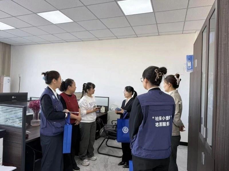九师一六三团社保服务进企业.jpg