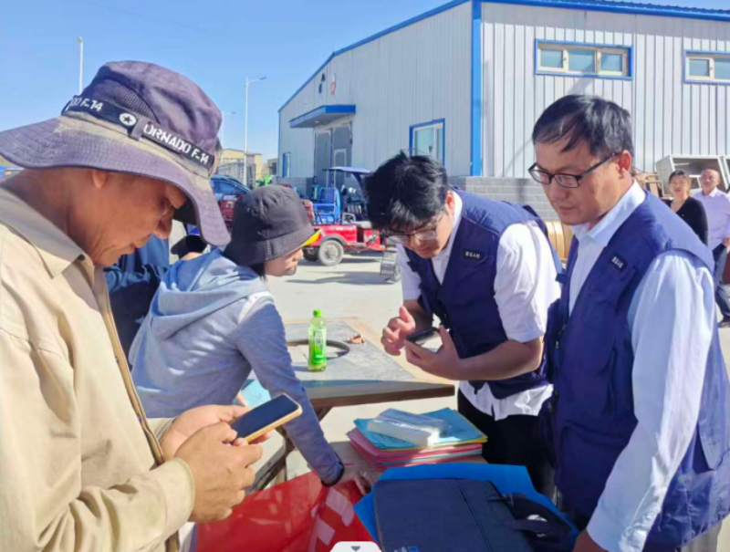 十四师二二五团社保所服务进市场.png